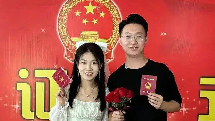 李敏嫁给了李敏 两人同年同地出生热搜配图
