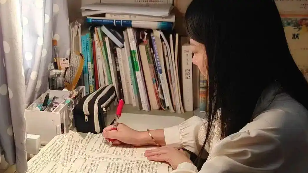为鼓励女儿 41岁妈妈考上985研究生热搜配图