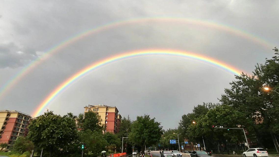 北京雨后又现双彩虹热搜配图